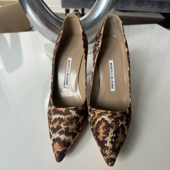 Manolo Blahnik BB 105 Leopard-Print Pumps - Picture 2 of 5